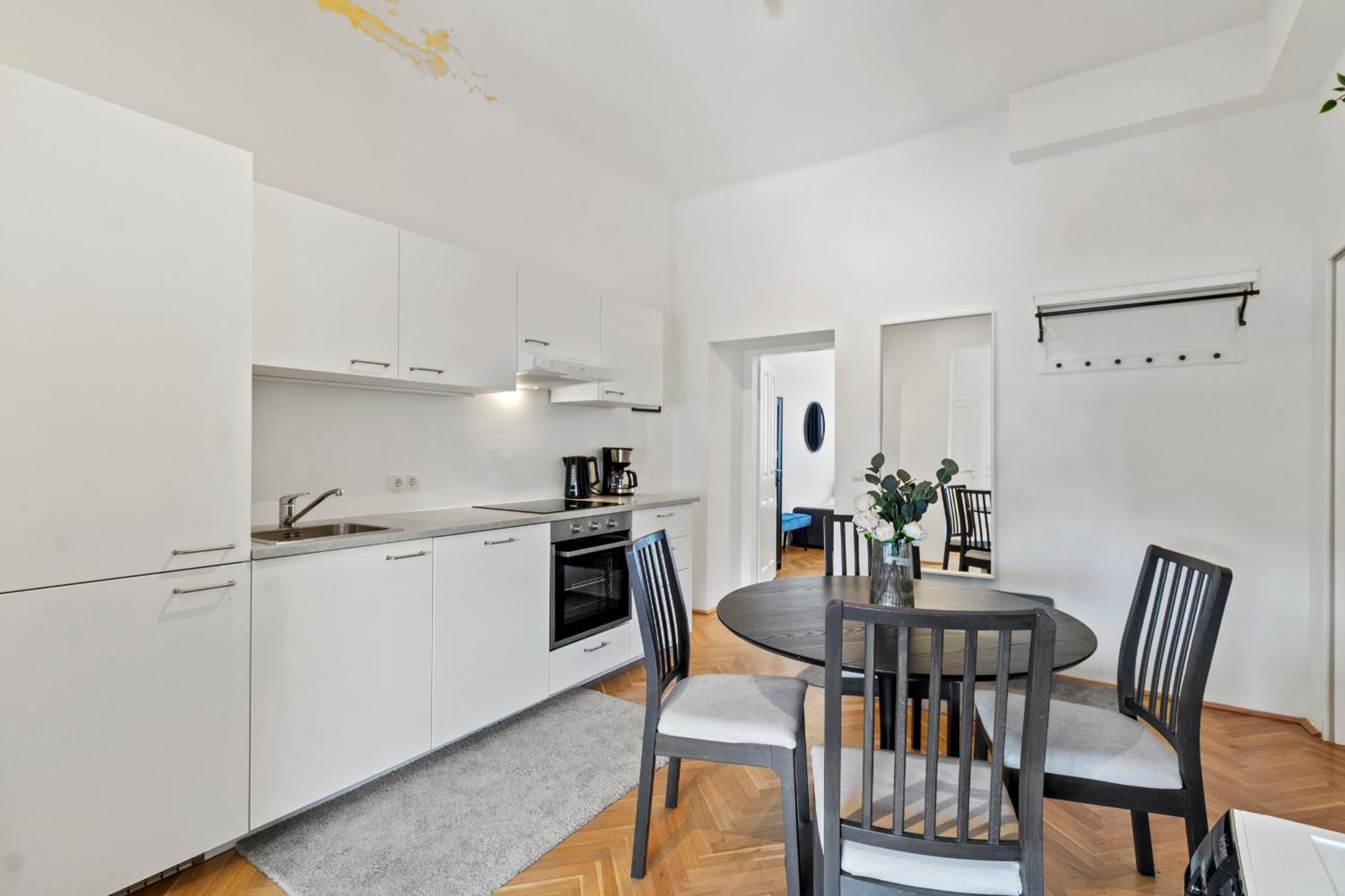 Balcony Apartment, 4 Min To U3 Zipperer Strasse Vienna Luaran gambar